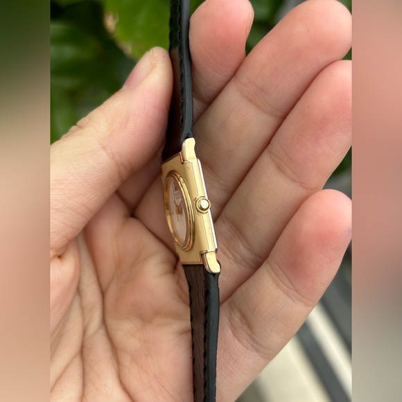 Vintage 1984 Seiko “Lacquer Frame” Women’s Dress Watch
Ref. No.: 7321-0190 - Picture 3 of 5